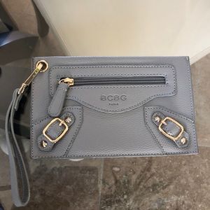 BCBG gray wristlet